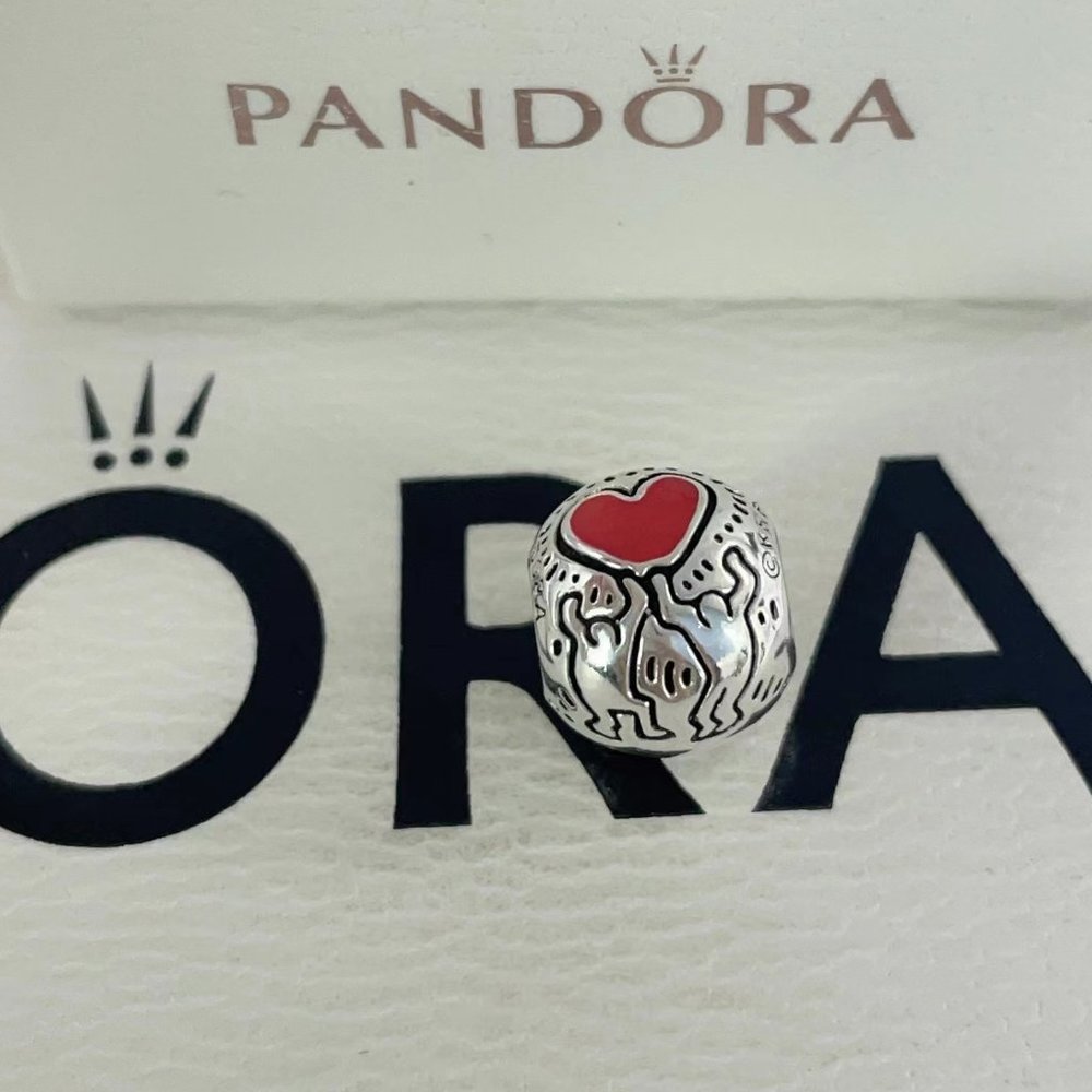 Keith Haring™ x Pandora Love & Figures Charm